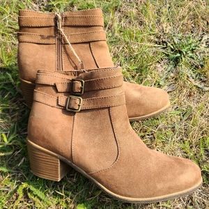 American Eagle | Brown Ankle Boots